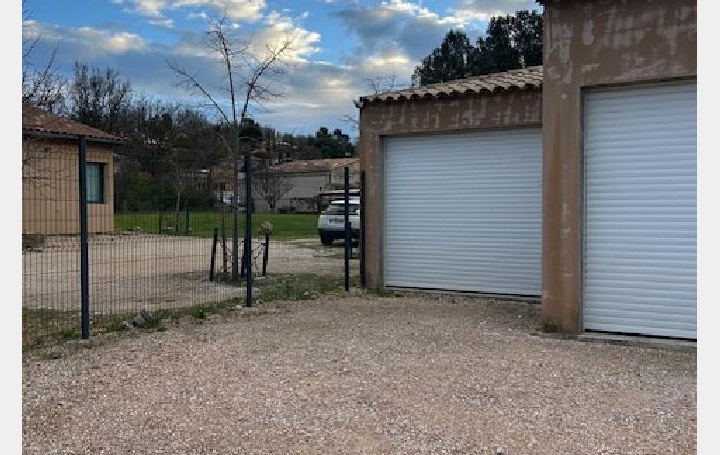  L'AGENCE DU SOLEIL Garage / Parking | GAREOULT (83136) | 25 m2 | 408 € 